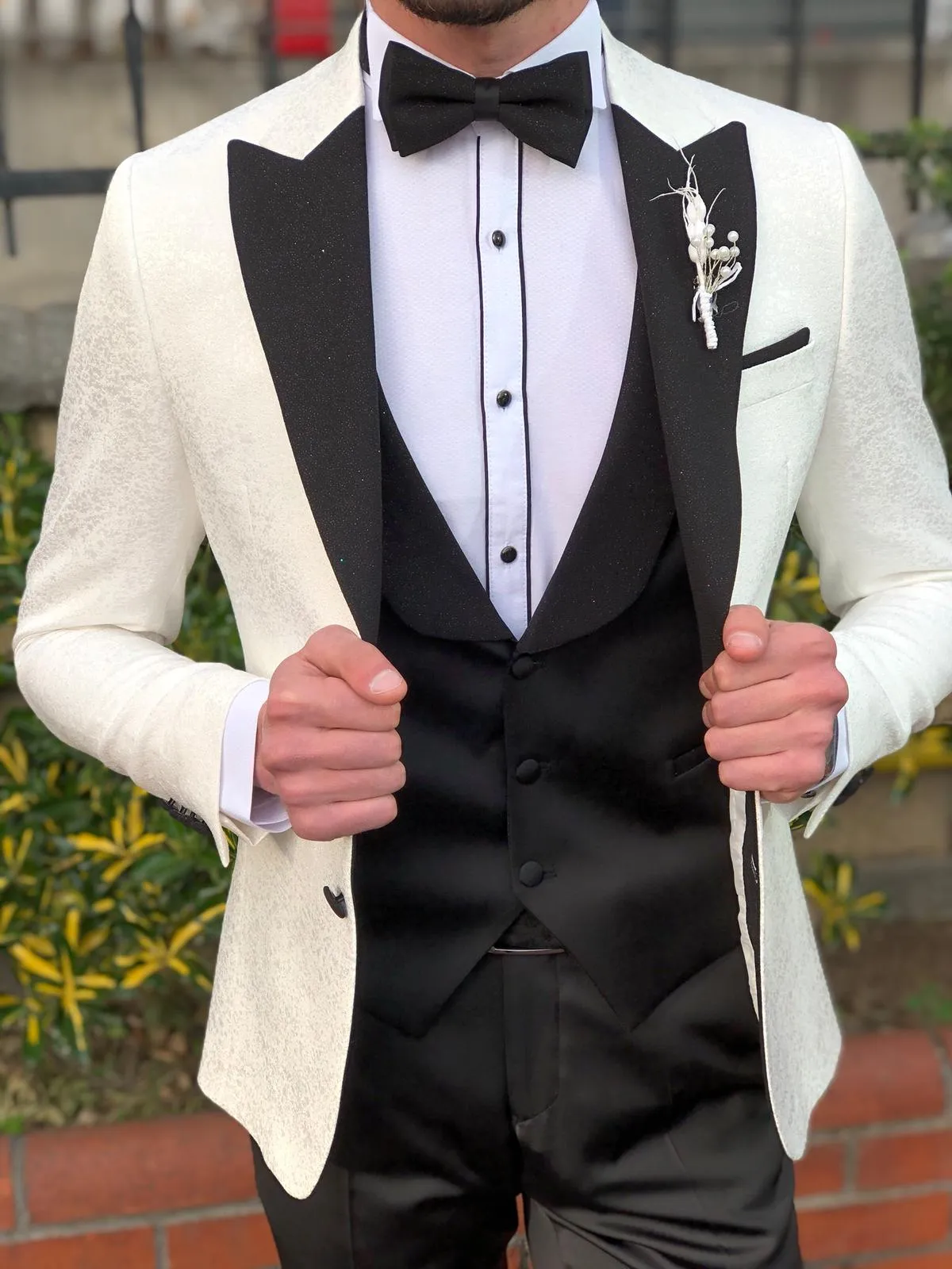 Bloom Slim-Fit Tuxedo Suit Vest Ecru