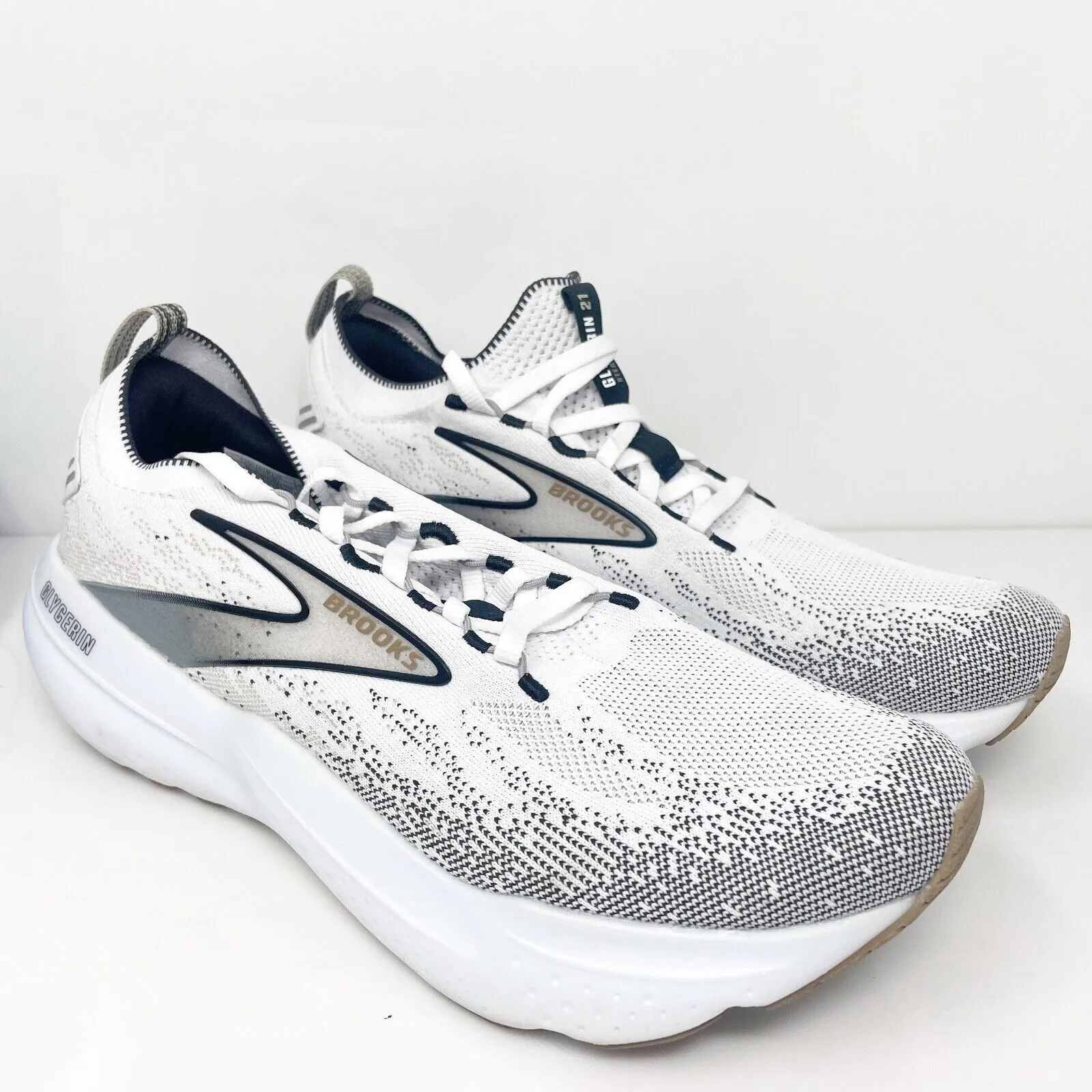 Brooks Womens Stealthfit 21 1204101B135 White Running Shoes Sneakers Size 11 B