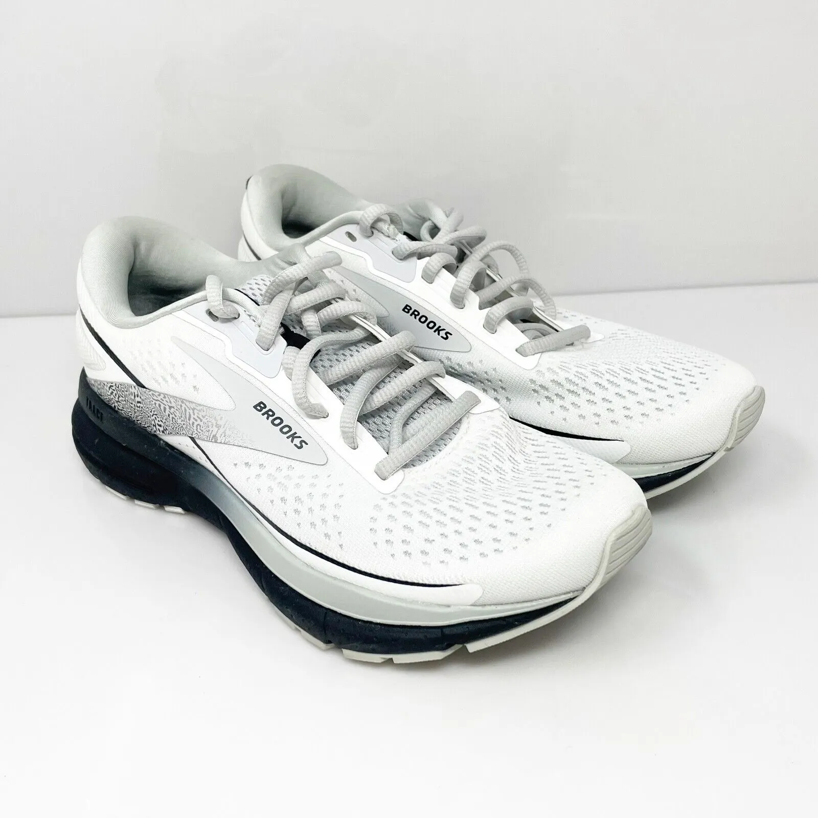 Brooks Womens Trace 3 1204011B191 White Running Shoes Sneakers Size 6 B