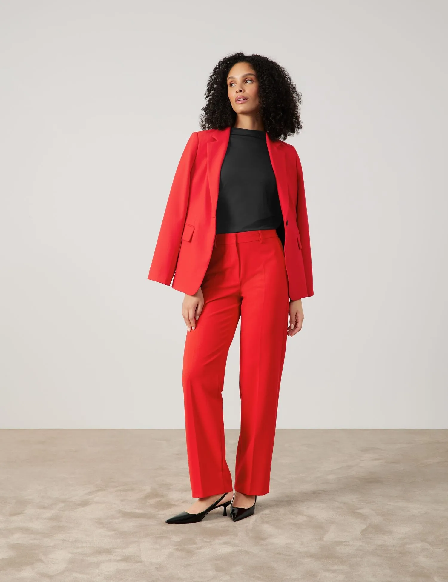 Flowing trousers with pressed pleats