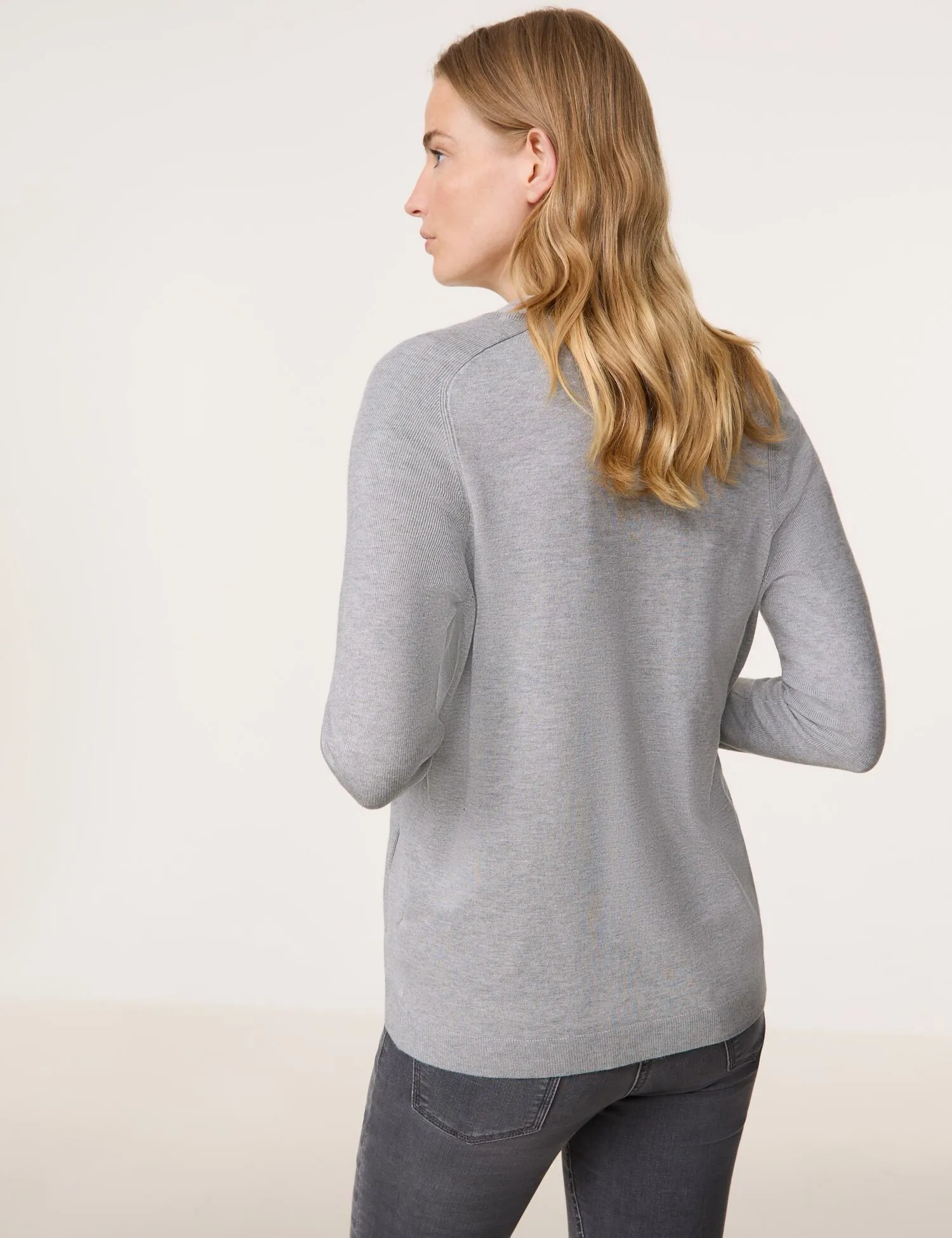 Open cardigan in a fine knit